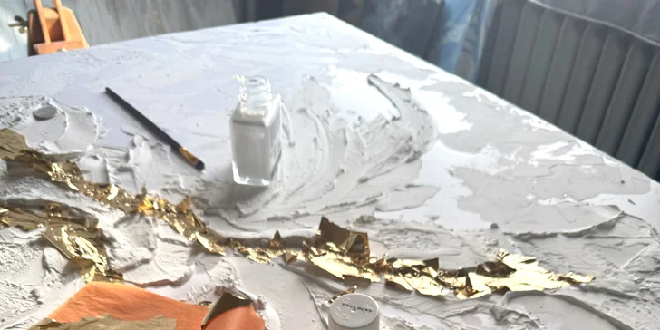 Skupinový kurz výroby strukturovaného obrazu ze stěrky a plátkového zlata
