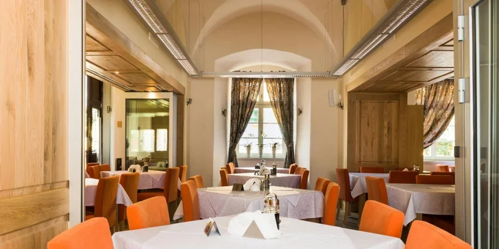 Dovolená v lázeňském městě Jelení Hora: snídaně i vstup do bazénu a sauny