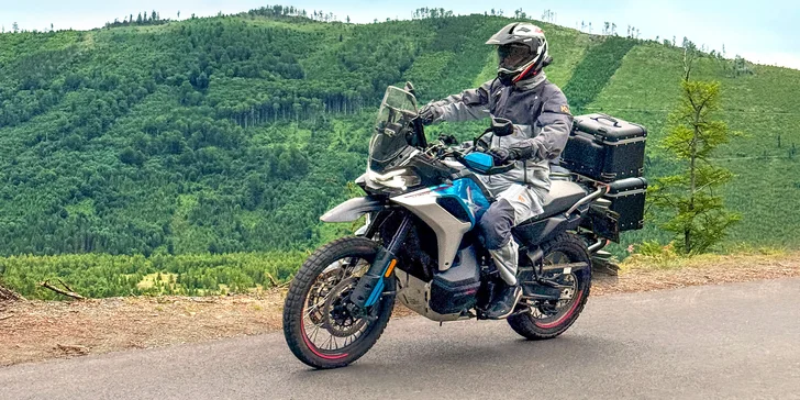 Motokeška: motorkářská hra plná výzev a hodnotných cen, trasy o délce až 250 km