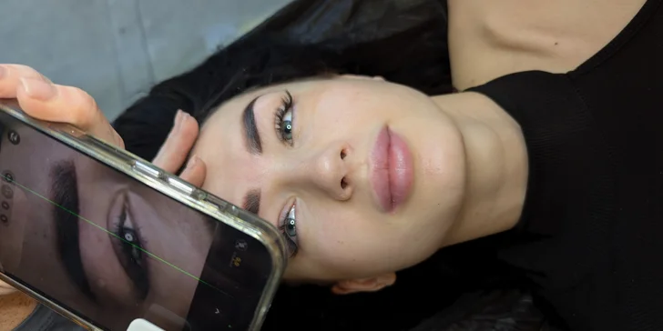 Permanentní make-up: obočí nebo linka v meziřasovém oblouku