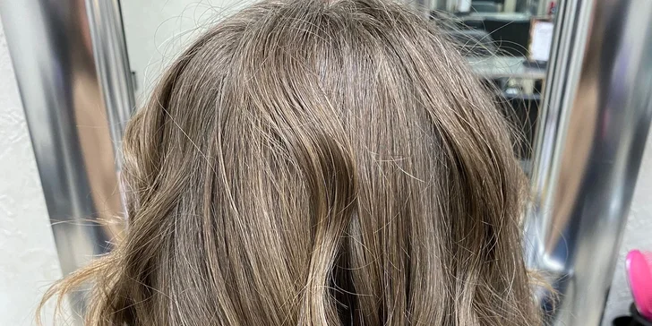 Péče v kadeřnickém salonu: střih pro dámy a děti, zapletení boxerských copánků i čištění či melír vlasů