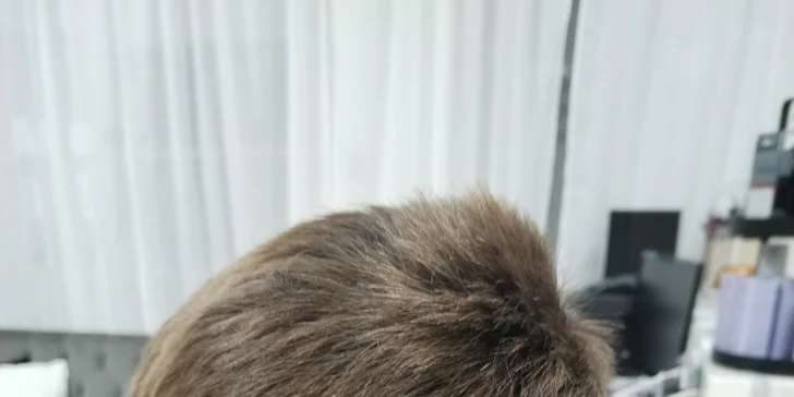 Péče v kadeřnickém salonu: střih pro dámy a děti, zapletení boxerských copánků i čištění či melír vlasů