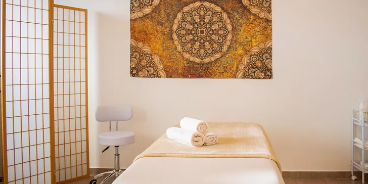 Uvolnění pro nastávající maminky: těhotenská aromaterapeutická masáž v délce 60 min.