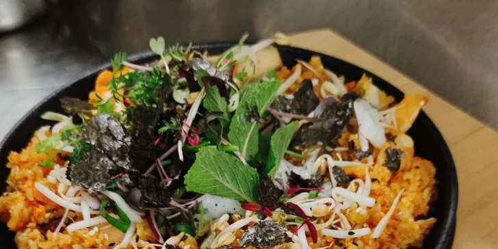 Sushi, nudle nebo kari: vouchery v hodnotě 500 až 2000 Kč do asijské restaurace