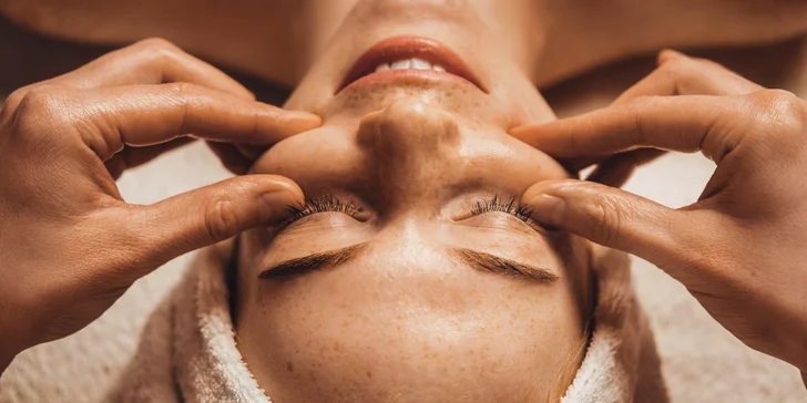 Japonská Kobido masáž obličeje: 60 minut přírodního liftingu s vibračními tahy