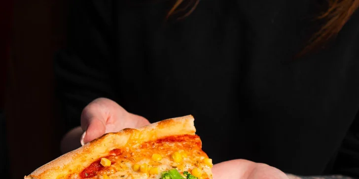 Turbo pizza: 1/4 pizzy podle výběru nebo voucher na 300 Kč na cokoliv