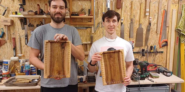 Individuální kurz řezbářství pro 1 či 2 osoby: výroba dětské hračky i čajového tácu