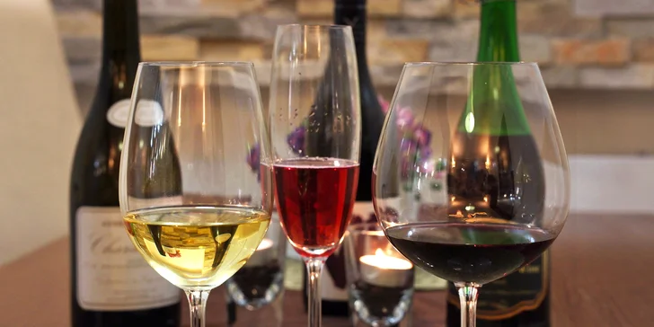 Dokonalá romantika: svatovalentýnská řízená degustace vín s občerstvením pro 2 osoby