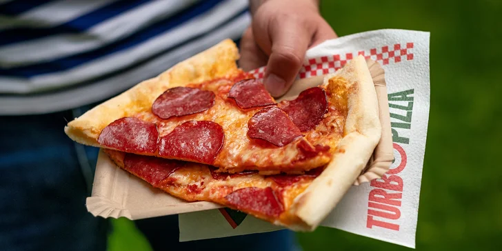 Turbo pizza: 1/4 pizzy podle výběru nebo voucher na 300 Kč na cokoliv