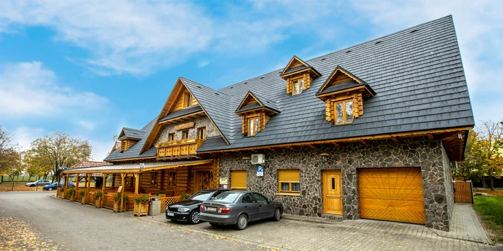 Pobyt v kolibě na břehu Slunečných jezer: jídlo, masáž, sauna i prosecco