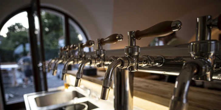Klášterní pivo se čepuje také v některých podnicích v Tišnově, Brně a Praze.