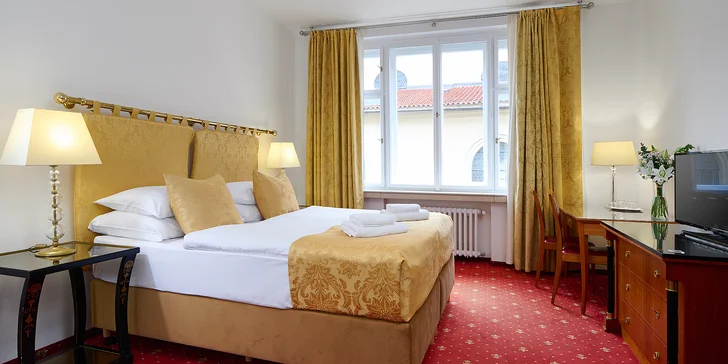 Odpočinkový pobyt pro dva na Starém městě: 4* ubytování se snídaní a procházky Prahou