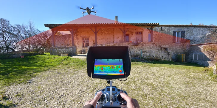 Termografická kontrola budov a fotovoltaiky dronem s termokamerou