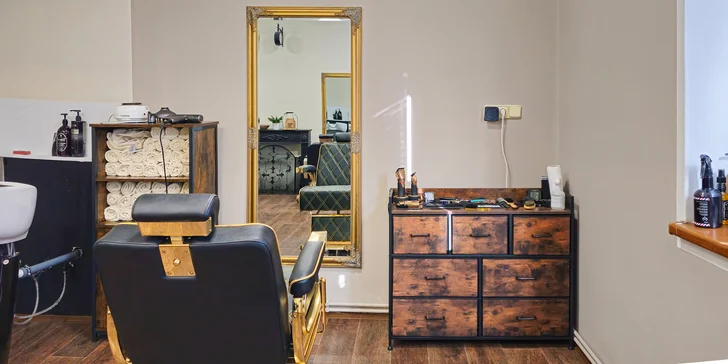 Barber: střih vlasů, úprava vousů s hot towel nebo kompletní péče