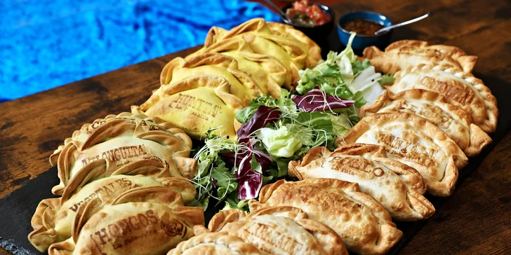 Hostina pro všechny: 10 nebo 20 domácích empanadas dle výběru ze 17 různých druhů