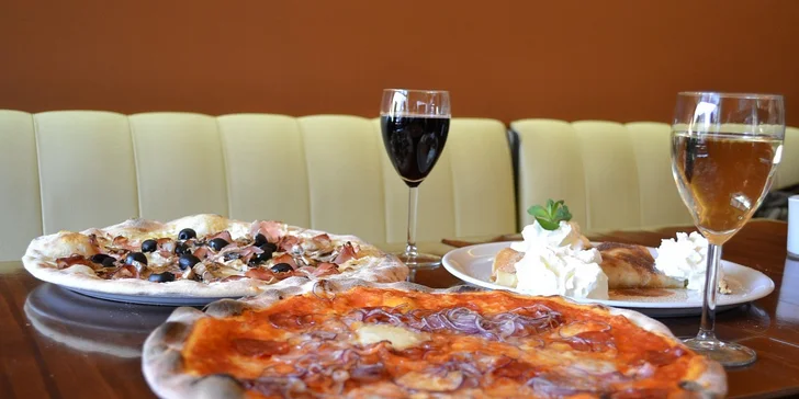 Dvě pizzy, sladká palačinka a dva nápoje v pizzerii a crêperii Le Verdon. Výtečná italsko-francouzská večeře pro dva.