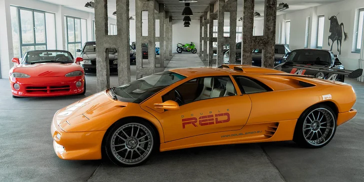 DOUBLE RED CARS MUSEUM: Vstupy do najväčšieho múzea áut v strednej Európe