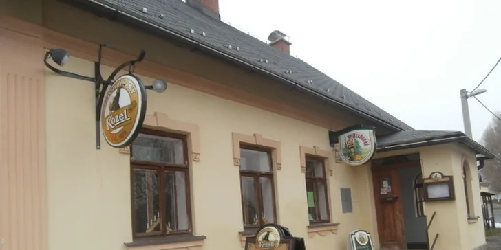 Dozlatova pečené vepřové koleno nebo vynikající tataráček