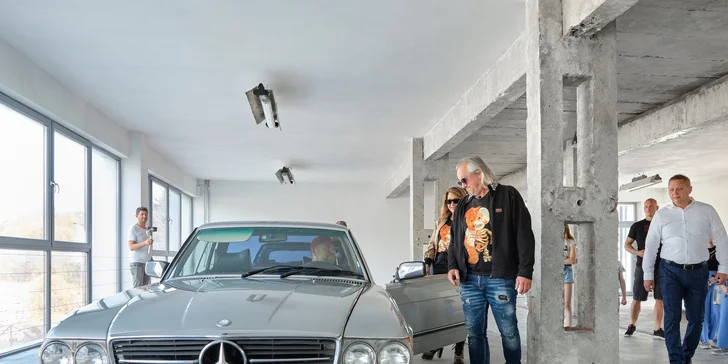 DOUBLE RED CARS MUSEUM