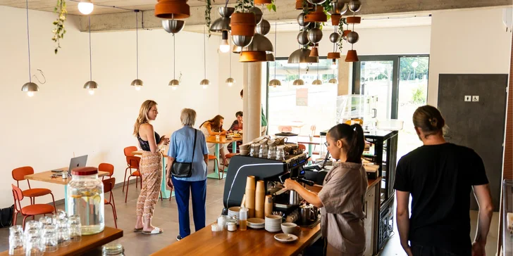 Oslaďte si život: otevřené vouchery na 250 až 500 Kč do kavárny a bistra v Pasohlávkách