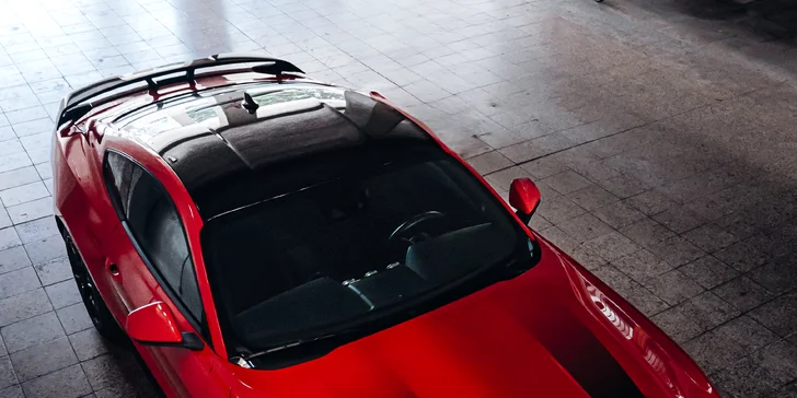 Pod kapotou drieme legendárny 5.0L motor V8,