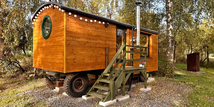 Romantika uprostřed moravské přírody: útulná maringotka s veškerým zázemím