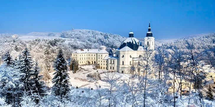 Pobyt na Zámku Křtiny v Moravském krasu: snídaně nebo polopenze i romantická večeře