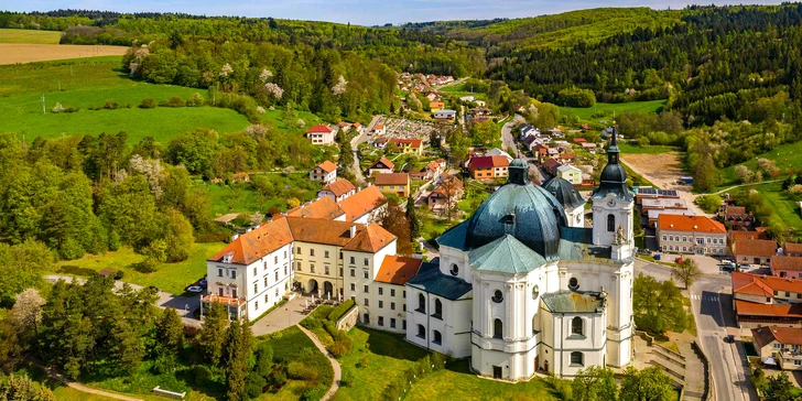 Pobyt na Zámku Křtiny v Moravském krasu: snídaně nebo polopenze i romantická večeře