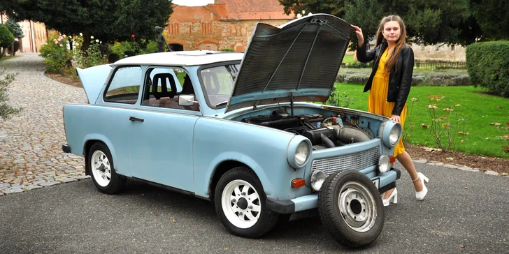 Komentovaná prohlídka Trabant muzea a hodinová vyjížďka Trabantem s řidičem pro 2 osoby