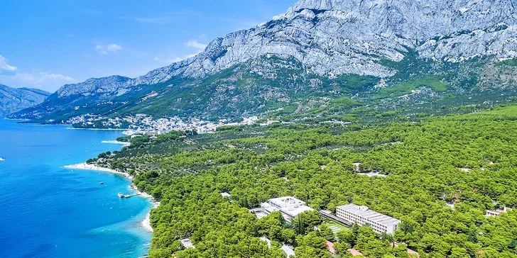 Dovolená v Bašce Vodě se snídaní či polopenzí plus, resort hned u pláže