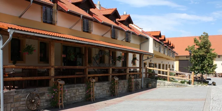Pobyt se snídaní pro 1 nebo 2 osoby v dosahu Prahy