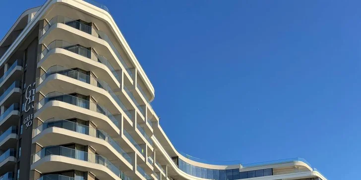 Relaxace v resortu Noá má podobu nekonečna. Infinity bazén na střeše vytváří iluzi, že plavete přímo v nebi nad Černým mořem. 