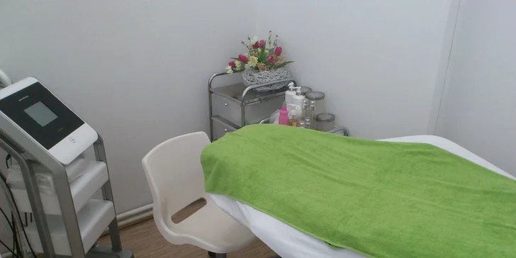 Exkluzivní lifting obličeje a pleťová maska se zlatem