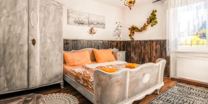V penzionu najdete dvoulůžkové, třílůžkové a čtyřlůžkové pokoje typu Classic i prostorný apartmán.