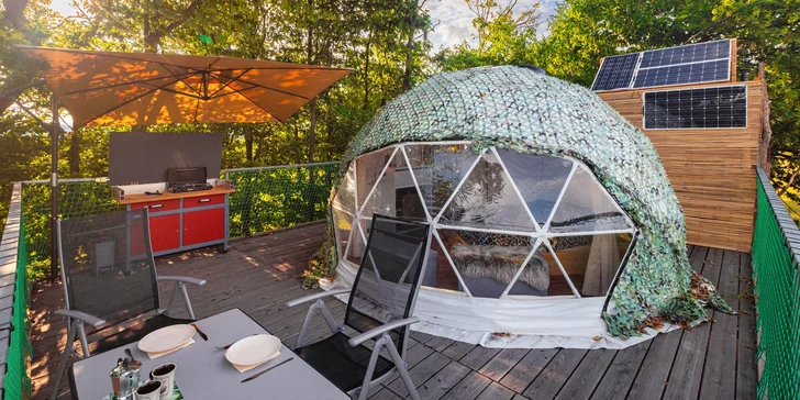 Romantika v glampingovém stanu na posedu: terasa s kuchyňkou, sprcha a božský klid