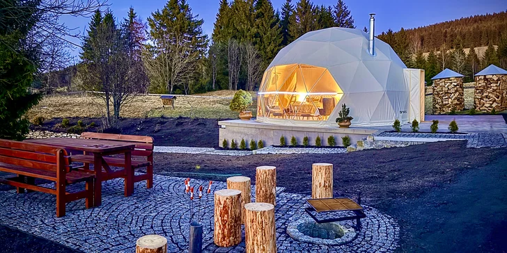 Glamping v Krušných horách: komfortně vybavený stan se saunou