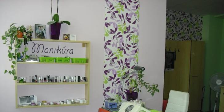 Profesionální manikúra s parafínovým zábalem nebo japonská manikúra p-shine