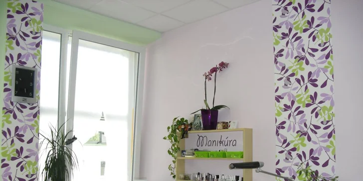 Profesionální manikúra s parafínovým zábalem nebo japonská manikúra p-shine