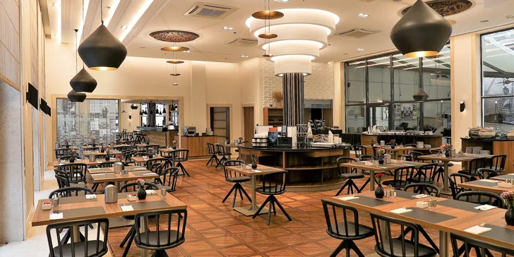 Čekají vás bohaté snídaně formou bufetových stolů v restauraci Araz.