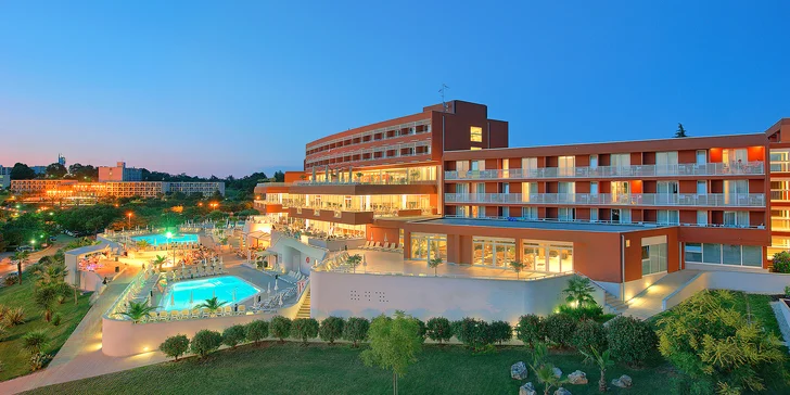 Dovolená v Poreči: 4* hotel 100 metrů od pláže, all inclusive, bazény a animační program