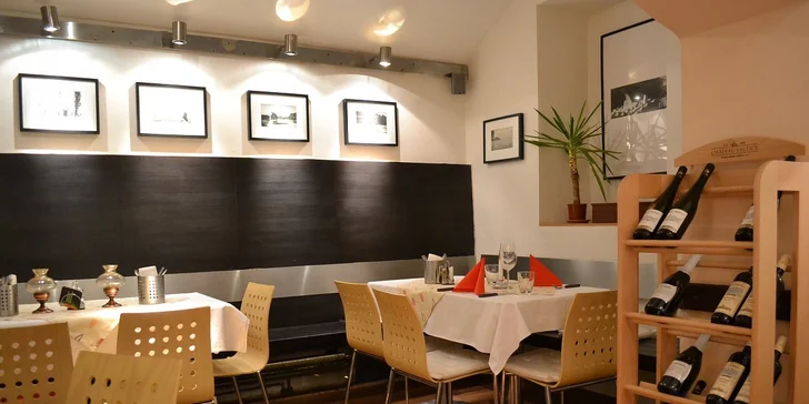 Medailonky z panenské svíčkové PRO DVA a lahev vína Sauvignon. Báječná večeře v oblíbené restauraci Septim.