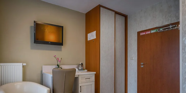 Na výber máte dvojlôžkovú alebo trojlôžkovú izbu a apartmán. 