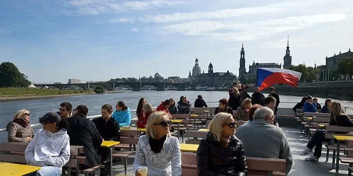 Plavba do Drážďan s obědem, rautem i živou hudbou
