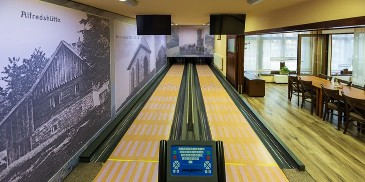 Pokud by se vám nikam nechtělo, vezměte do ruky kouli a sestřelte pár kuželek na bowlingu přímo v hotelu. 