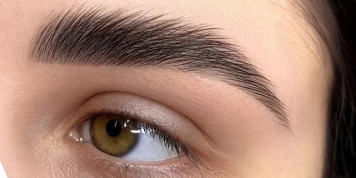 Pro krásný pohled: laminace obočí nebo lash lifting řas s barvením
