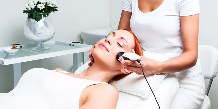 Omladená tvár vďaka rádiofrekvencii s kyselinou hyalurónovou a liftingu