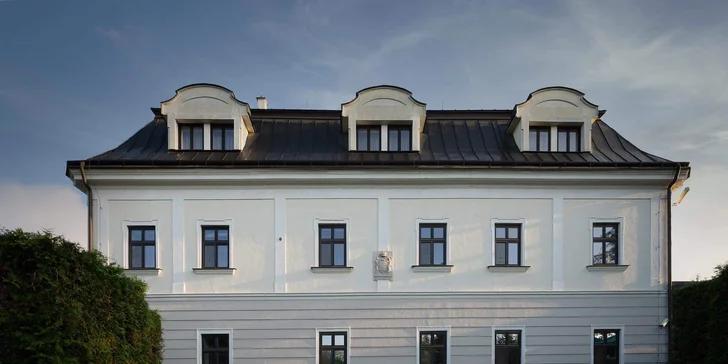 Jedinečná reštaurácia a hotel v historickej budove z 18. storočia, ktorý ponúka kvalitnú gastronómiu a príjemné ubytovanie pre vaše biznis cesty aj oddychové pobyty.
