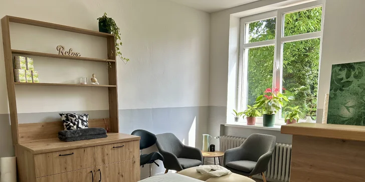 Na výběr je uvolňující masáž zad a šíje v délce 30 nebo 50 min. či indická masáž hlavy.