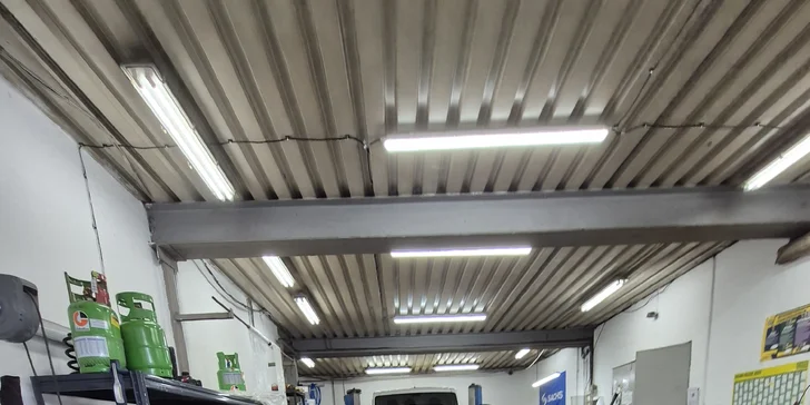 Stačí se předem domluvit na e‑mailu nebo telefonicky.
