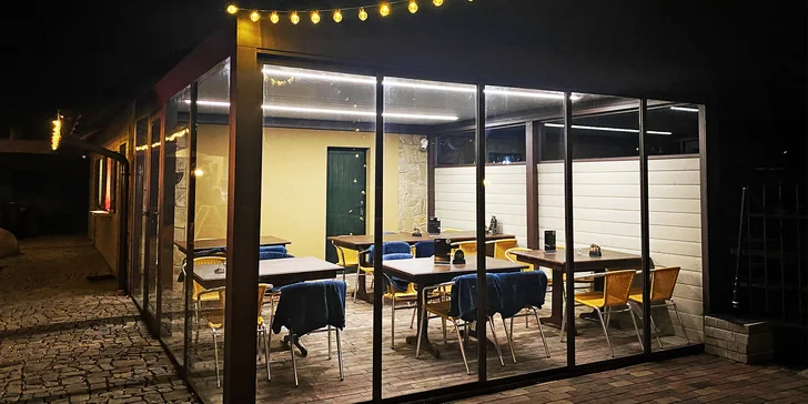 Podávat se bude šašlik, lula kebab i grilovaná zelenina.